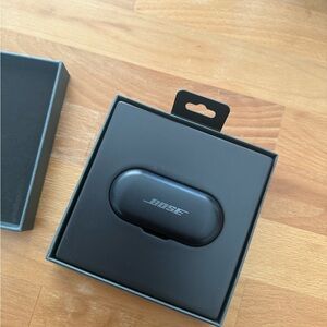 Bose Wireless Earbuds with charging case- Black